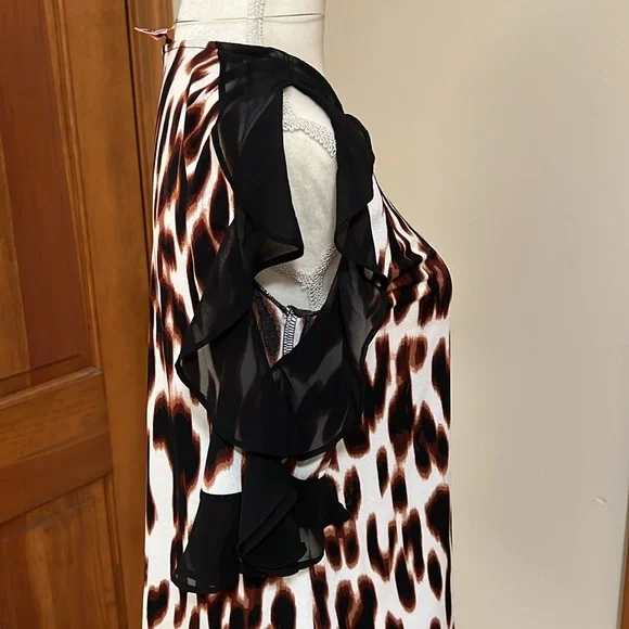 NWOT: Chic Animal Print Women's Top - Picture 4 of 5